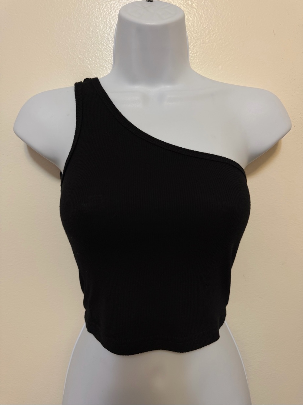 SHEIN Black One-Shoulder Ribbed Crop Top